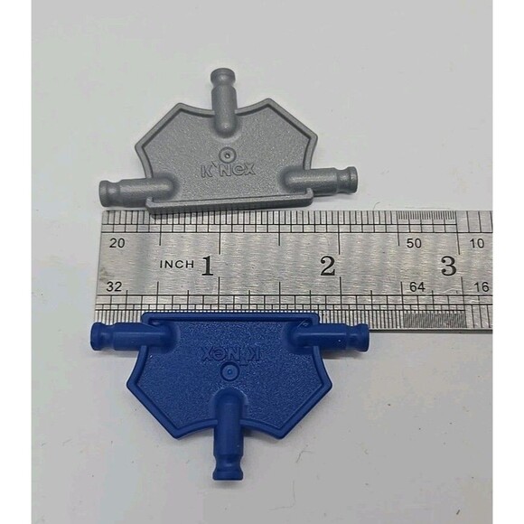 29 K'NEX Small Silver Gray & Blue Triangle Panels Plates 2.25" Replacement Parts - Picture 6 of 7